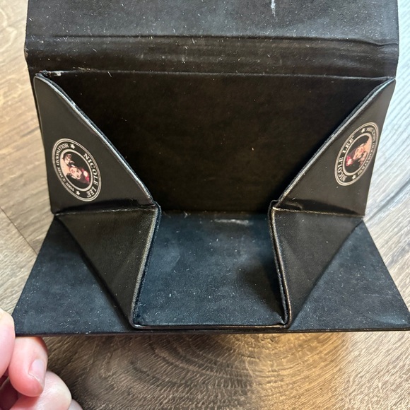 Nicole Lee Hollywood Foldable Glasses Case - Picture 8 of 11